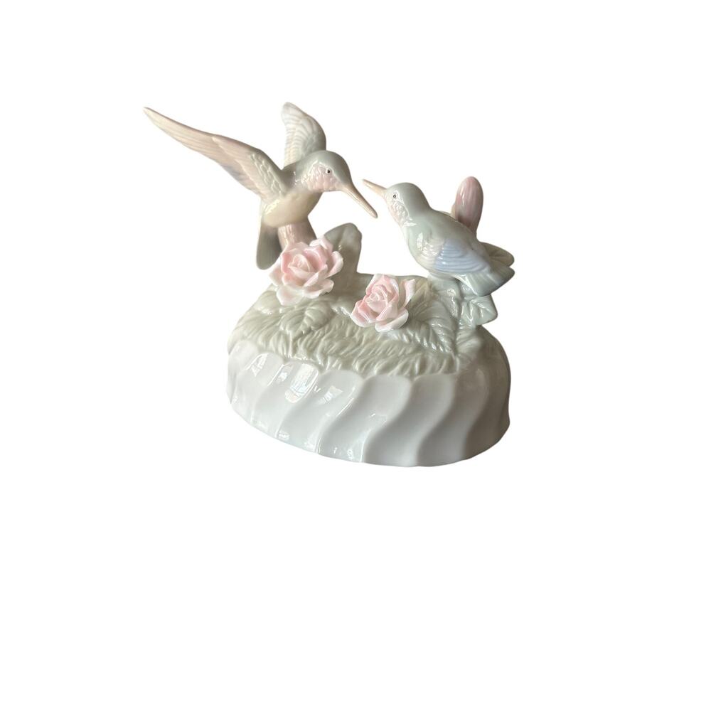 Vintage OCI Omnibus Hummingbird Porcelain Music Box Pink Roses Taiwan - Picture 1 of 10